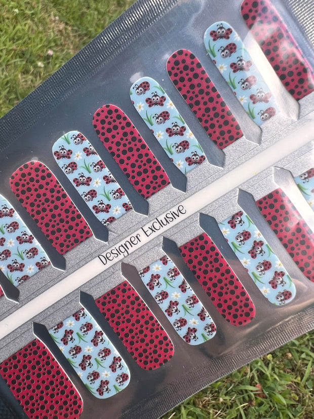 Love-a-Bug - De’s Nails Petite Exclusive Nail Polish Wraps