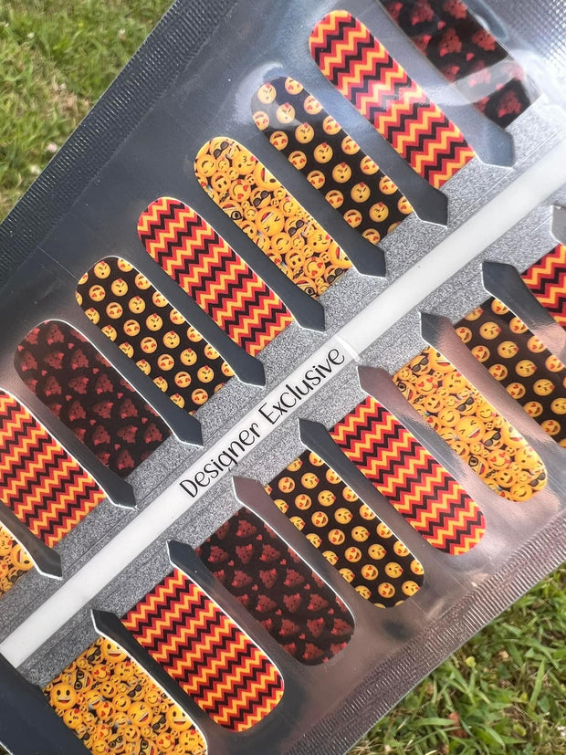 Raining Emojis - De’s Nails Petite Exclusive Nail Polish Wraps
